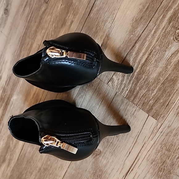 NWOT Alfani Heels, Black Velour, Size 7 - Picture 6 of 7